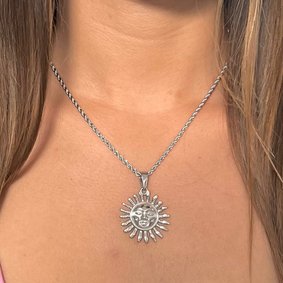 Soleá Handmade Necklace - Picture 7 of 11